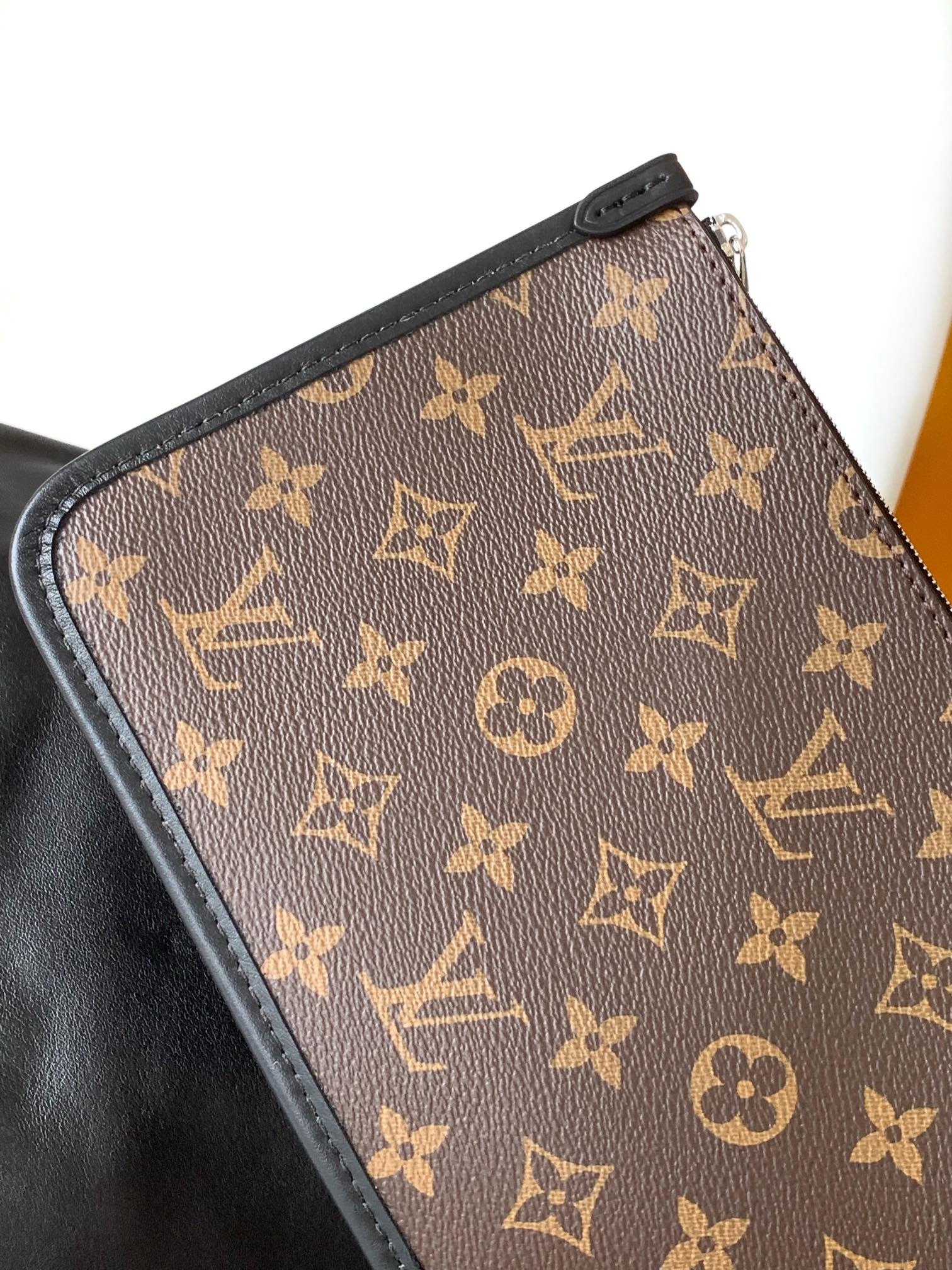 Louis Vuitton Shopping Bags